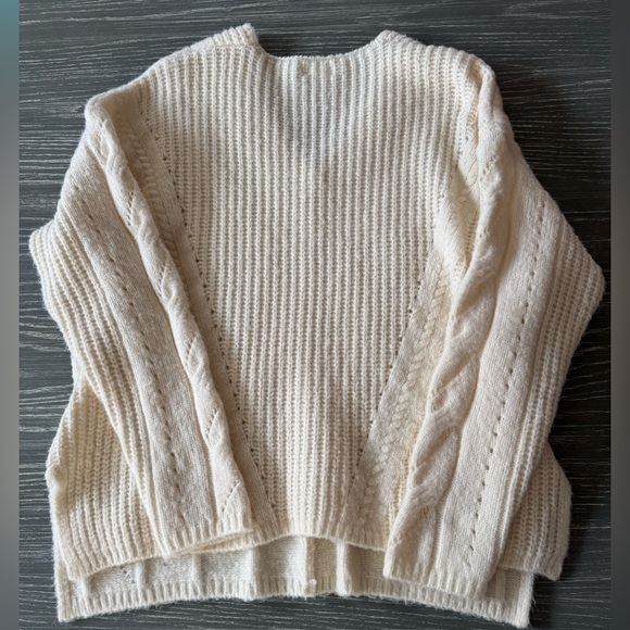 NWOT. Bluivy White Sweater. Size M/L. - Picture 3 of 4